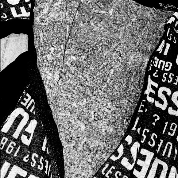 🖤GUESS ZIP UP HOODIE🖤 - Picture 3 of 4